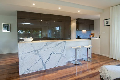 This is an example of a large contemporary kitchen in Canberra - Queanbeyan.