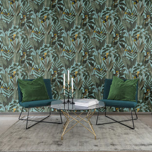 Idées déco pour une entrée éclectique avec un mur vert.
