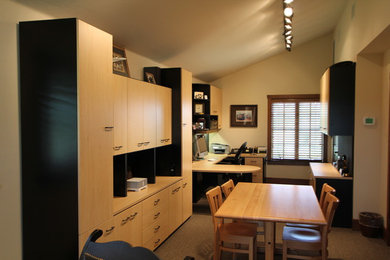 Elegant home office photo in Dallas