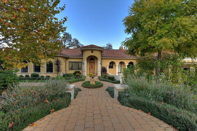 Entryway - mediterranean entryway idea in San Francisco