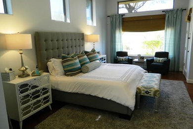 Bedroom - modern bedroom idea in Phoenix