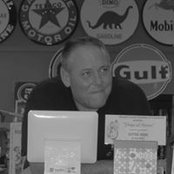 Tom Holt's photo