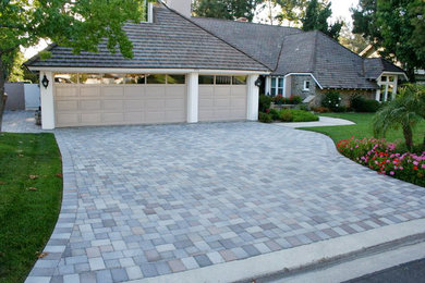 Inspiration for a large transitional partial sun front yard driveway in Orange County.