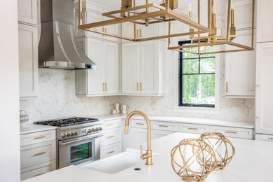 Beach style kitchen photo in Charleston