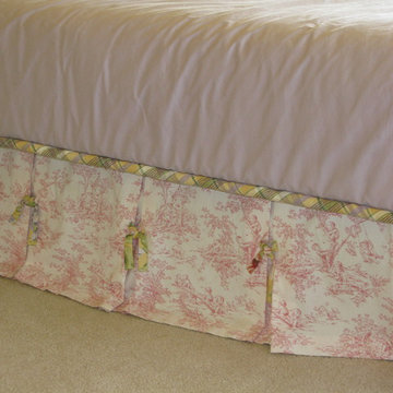 Childs Toile bedskirt