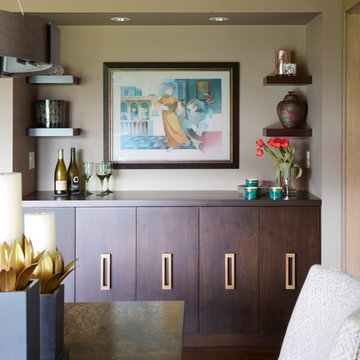 MIDCENTURY LAKESIDE GEM