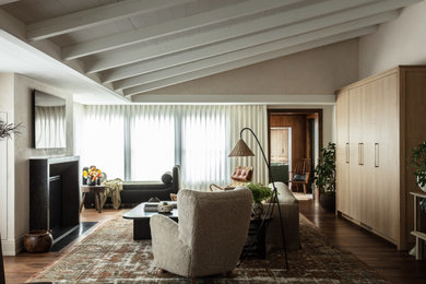 Inspiration for a transitional living room remodel in Orange County