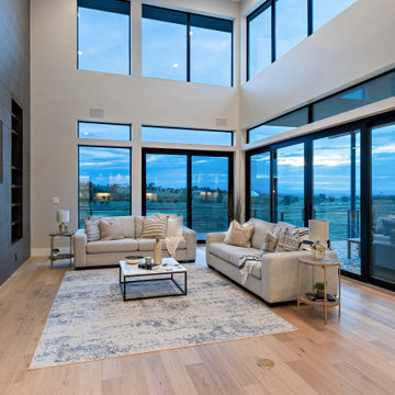 Peakview - Living Area with Fireplace