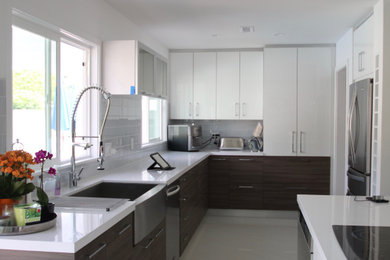 Example of a kitchen design in Orange County