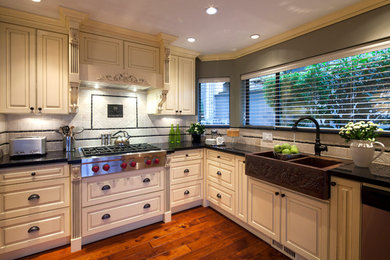 Inspiration for a timeless kitchen remodel in Vancouver