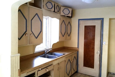 Kitchen - traditional kitchen idea in Other