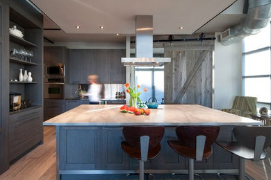 Kitchen - industrial kitchen idea in Toronto