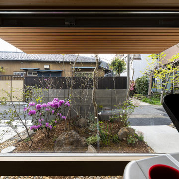 庭見る小居