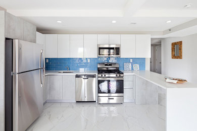 Trendy kitchen photo in New York