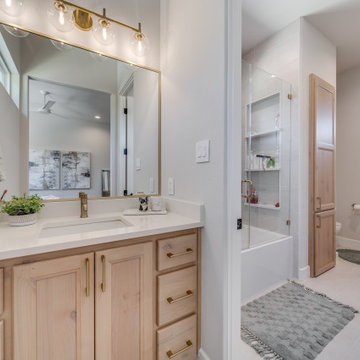 Modern European: 3,830 ft², 4 BR/3 BA/1 ST