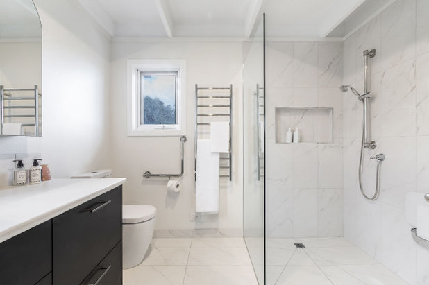 Modern Bathroom by Interiors by Brinnie T Design | Phillip Island