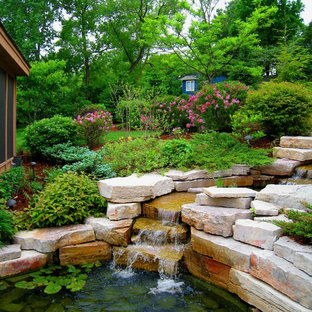 Rustikaler Garten mit Pflasterklinker und Wasserfall in Minneapolis