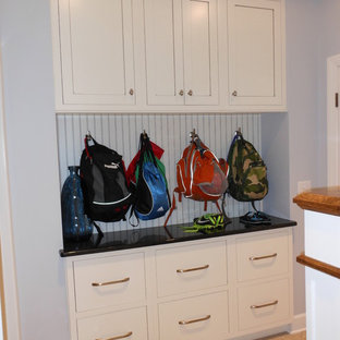 Foto på en liten vintage hall, med blå väggar och terrazzogolv