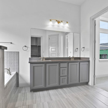 Dallas, Texas | Riverset - Premier Oleander Owner's Bathroom
