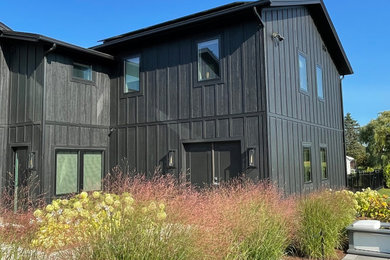 Exterior home idea in Burlington