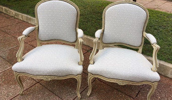 Sillones de estilo tapizados con tela geométrica