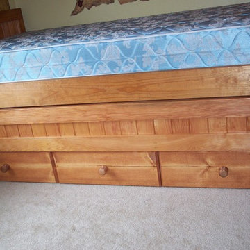 Trundle bed with drawers