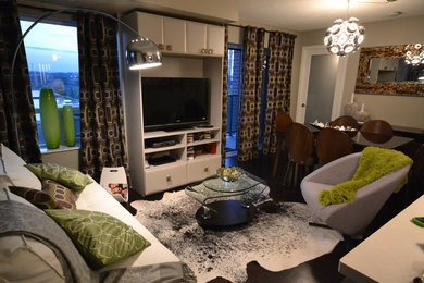 Example of a trendy living room design in Toronto