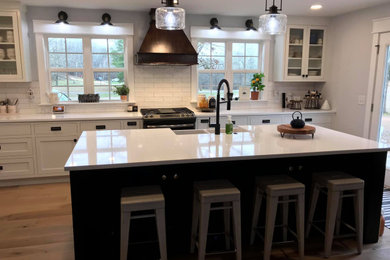 Inspiration for a transitional kitchen remodel in Birmingham