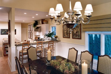 Example of a classic dining room design in New York