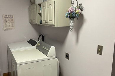 Laundry room - transitional laundry room idea in Cleveland