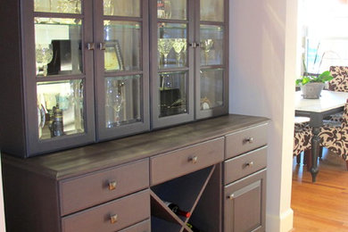 Transitional home design photo in Raleigh
