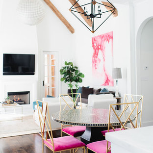 バーミングハムのトランジショナルスタイルのLDKの画像 (白い壁、濃色無垢フローリング、標準型暖炉)