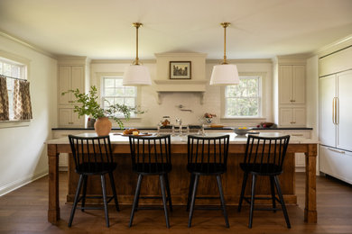 Example of a classic kitchen design in Charleston