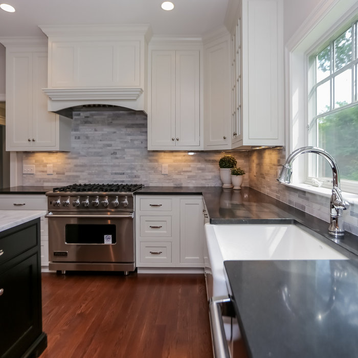 Kitchen - kitchen idea in Boston
