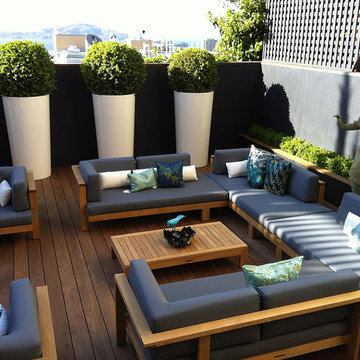 Lounge Seating with Oversized Planters