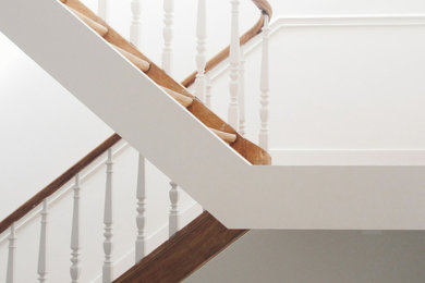 Idée de décoration pour un escalier design.