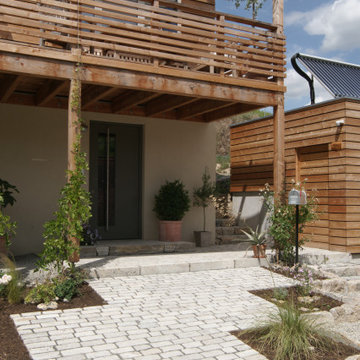 Holzhaus am Hang