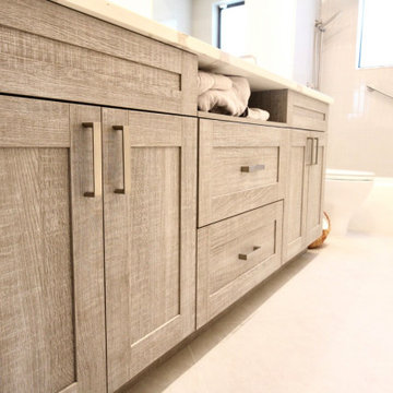 Boca Raton, FL UltraCraft Kitchen + Pompeii Quartz & 3 Bathrooms