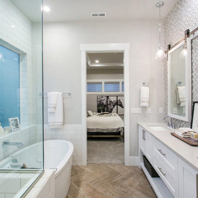 Cottage home design photo in Seattle