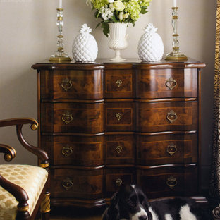 Ejemplo de salón mediterráneo con moqueta