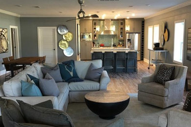 Example of a transitional living room design in Little Rock