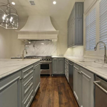 Large Beautiful Transitional Kitchen