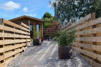 This is an example of a contemporary garden in Glasgow.