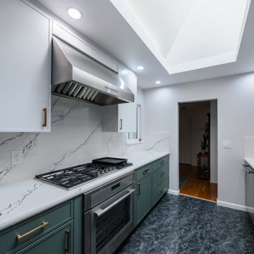Two-toned cabinets from Crystal Cabinet Works