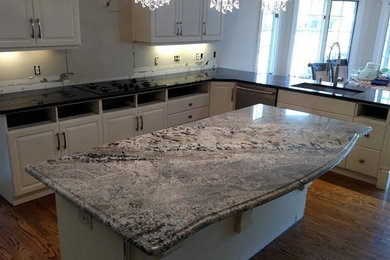 Kitchen - kitchen idea in Cleveland