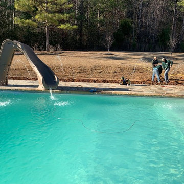 Custom vinyl liner pool with automatic cover