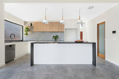 Inspiration for a modern kitchen in Canberra - Queanbeyan.