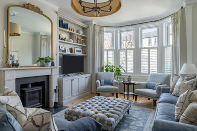 Inspiration for a traditional living room in Edinburgh.