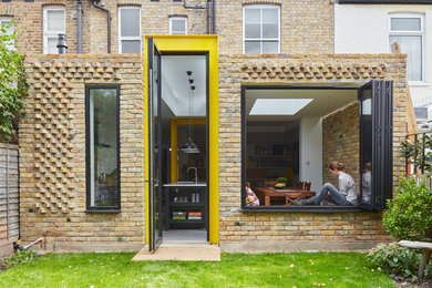 This is an example of a scandi home in London.