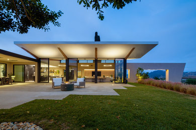 Patio - modern patio idea in San Diego